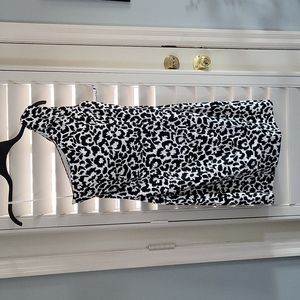 NWT Calvin Klein off shoulder fitted dress size 10 black and white